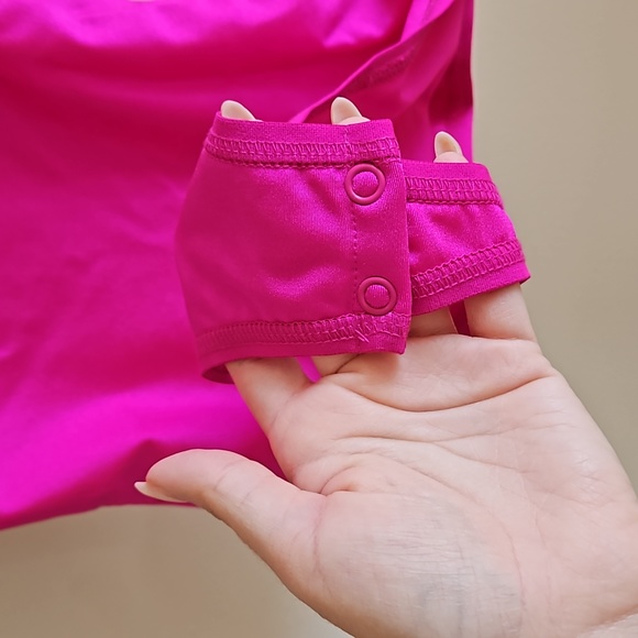 *NWT* SKIMS Disco Mock Neck Sleeveless Thong Bodysuit - Size XXS Shade Fuschia - Picture 4 of 4